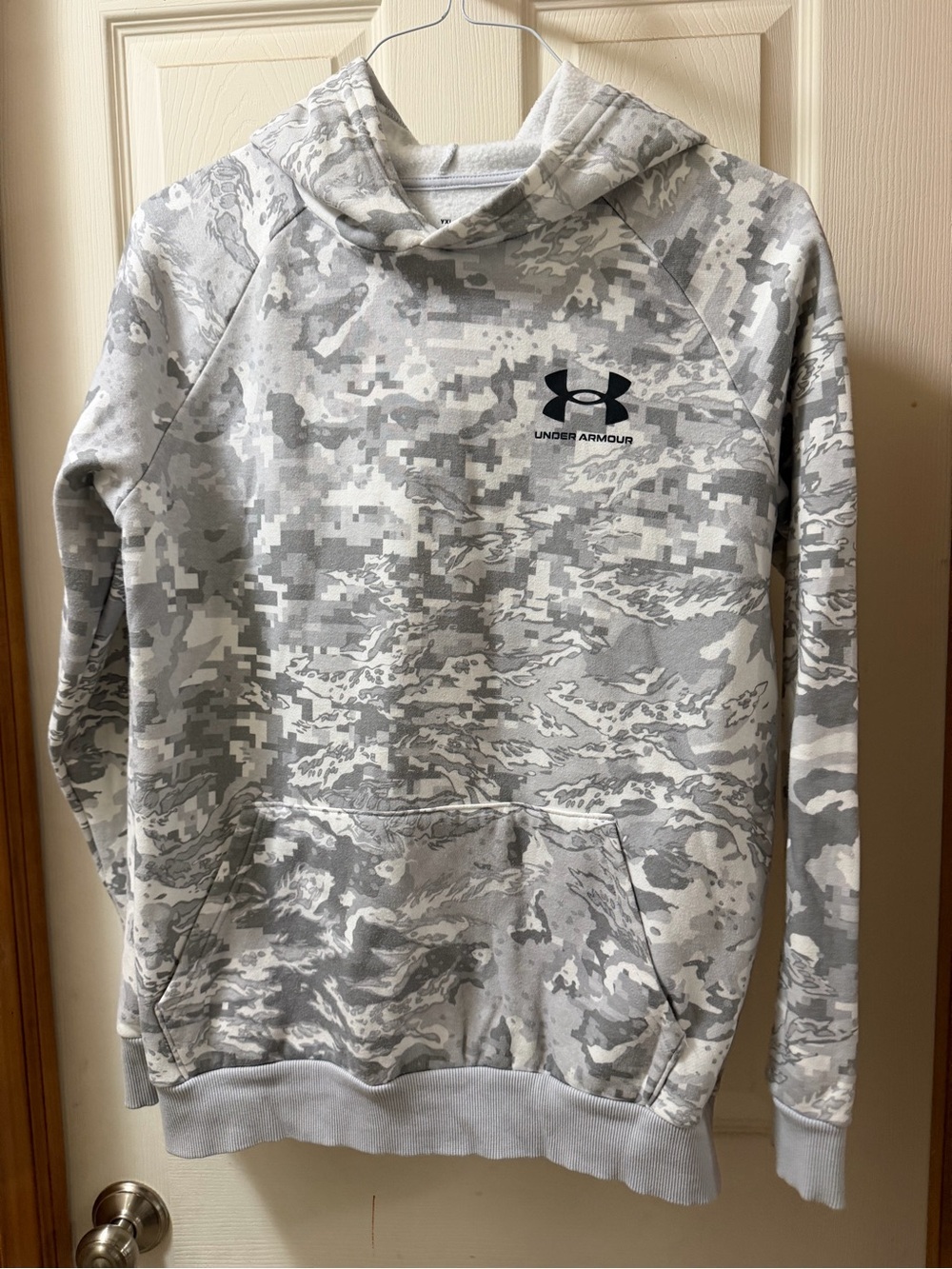 Under Armour Men's White and Gray Camo Crewneck Hoodie